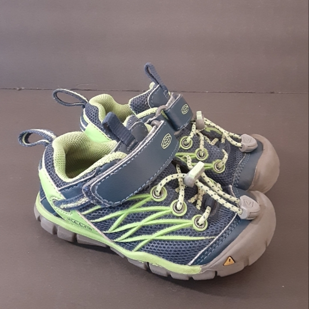KEEN NEWPORT H2, CLOSED TOE SANDAL, KIDS SIZE 8 (UNISEX) 15CM.
